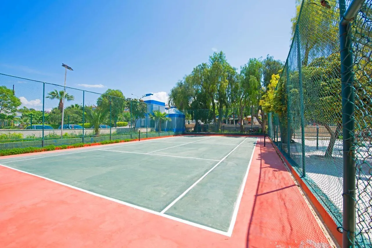 Ayma Beach Resort 쿠사다시